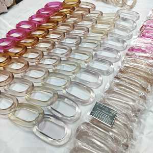 Escultura vertical de resina para pared, decoración colgante azul y verde, arte de cadena de resina personalizado por el fabricante, para jardín, venta al por mayor. - Product Image 2