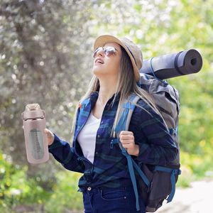 Borraccia sportiva motivazionale in vetro con cannuccia e indicatore orario per un programma impegnativo - Product Image 2