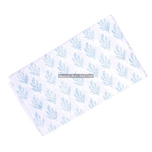 Bellamente diseñado bloque de mano impreso patrón floral tela de algodón en colores de moda para mujeres y niñas vestidos de ropa - Product Image 1