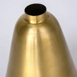 Vase à fleurs en métal de style scandinave de haute qualité pour la décoration d'appartements et de maisons, vase décoratif tendance, grand grossiste en Inde - Product Image 4