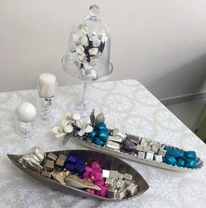 ถาดตกแต่งรูปเรือสีเงินสุดหรู พร้อมช็อกโกแลตห่อสีสันสดใสหลากหลายชนิด ของขวัญสุดหรูสำหรับงานแต่งงาน อีด และรอมฎอน - Product Image 1