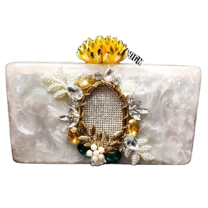 กระเป๋าถือเรซินทรงเย็น ดีไซน์ไม่ซ้ําใคร กระเป๋าใส่เรซิ่นหลากสีใหม่สําหรับผู้หญิง มีจําหน่ายในราคาที่ดีที่สุด - Product Image 1