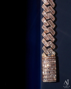 สร้อยคอเงินแท้ 925 ประดับเพชรโมอิสซาไนต์ VVS ทรงกรงเล็บ ดีไซน์แบบ Cuban Link ชุบทองคำสีกุหลาบ สำหรับทั้งชายและหญิง สไตล์ฮิปฮอป ยี่ห้อ AARVA JEWELS - Product Image 2