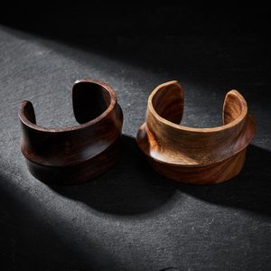 Bracelets en bois faits à la main pour femmes - Design sculpté, bijoux artisanaux tendance, polis, cadeau de mariage, occasions spéciales, bracelets à la mode - Product Image 5