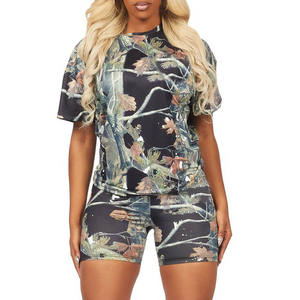 Ensemble élégant t-shirt et short pour femme, vêtements de yoga, de fitness et de loisirs, logo personnalisé, vêtements professionnels - Product Image 4