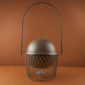 Chauffe-plat moderne argenté avec couvercle conique à motifs et finition en bois – Plat isotherme élégant pour la restauration haut de gamme - Product Image 2