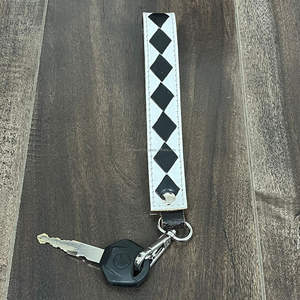 Porte-clés en cuir de vachette à carreaux personnalisé en usine avec fermoir métallique, cordon créatif, clip à clés très vendu pour unisexe - Product Image 5