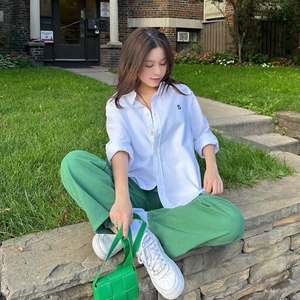 Chemise décontractée unisexe OEM personnalisée en popeline bleue à carreaux, avec logo brodé, manches longues, 100 % coton respirant, style urbain - Product Image 5