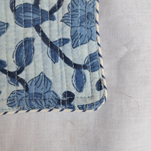 Lot de dessous de verre en tissu imprimé sur mesure avec bordure passepoilée et tapis matelassés en coton, pour table à thé et sous-verres en verre - Product Image 3