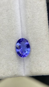 Pierre naturelle certifiée Tanzanite ovale 9x7 MM avec une couleur et un lustre excellents, Zoisite naturelle 1,81 carat, nette à la loupe - Product Image 3
