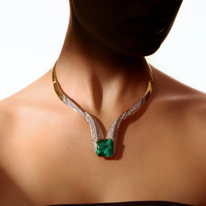 Collar con Colgante de Oro Sólido de 18K para Mujer, Corte Esmeralda, con Detalles de Diamantes, Diseño Geométrico, Joyería de Boda de Lujo - Product Image 1