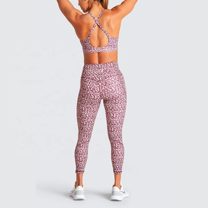 Ensemble de yoga personnalisé pour femme avec logo sur mesure – Short taille mi-haute respirant en Spandex/Polyester avec cordon de serrage, soutien-gorge et leggings - Product Image 5