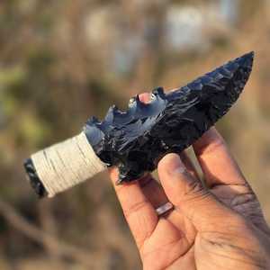 Cuchillo de Obsidiana Negra Natural Hecho a Mano por Rafay, Escultura de Cristal Tallada a Mano, Protección Espiritual, Regalo, Decoración del Hogar, Talla Única - Product Image 4