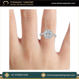 Anillo de Compromiso o Aniversario de Plata de Ley 925 con Diseño Único Estilo Vintage, Clásico Halo con Pavé de Moissanita y Baño de Oro - Product Image 6