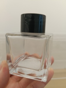 Vente en gros de flacons diffuseurs en verre transparent carrés vides de 50 ml, faciles à ouvrir, emballés dans un carton, flacon en verre - Product Image 6