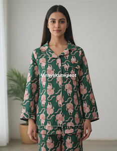 Exquisito Conjunto de Pijama de Algodón con Estampado de Leopardo Verde Bosque, Estampado a Mano, Ropa de Dormir Elegante y Artesanal para Mujer, Verano, Sostenible - Product Image 5