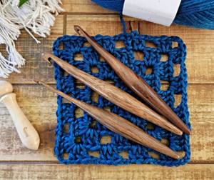 Crochet en bambou naturel durable, léger et robuste, idéal pour les professionnels, les amateurs et les détaillants. - Product Image 5