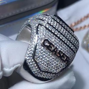 Anillo de Dedo de Lujo Personalizado con Diamante Redondo Cultivado en Laboratorio de 10K, Anillo Hip Hop Unisex a un Precio Accesible - Product Image 2
