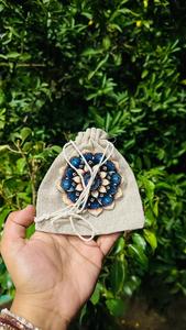 Bolsa premium mini dhori de yute con hermosas pegatinas para regalos de ocasiones especiales como bodas, festivales y Ramadán en India. - Product Image 3