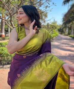 Sari de seda verde claro y morado, estilo tradicional indio para bodas, estilo Banarasi con borde estampado, largo hasta el suelo, para mujer. - Product Image 3