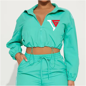 Ensemble court personnalisé pour femme, coupe-vent en nylon respirant, style streetwear avec logo personnalisé pour le printemps - Product Image 4