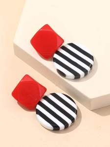 Boucles d'oreilles en résine faites à la main de luxe, matériau de qualité supérieure, accessoires de mode élégants pour les fêtes, style cristal, légères et confortables - Product Image 6