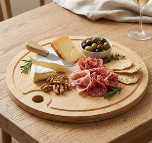 Planche à découper ronde en bambou avec rainure pour jus et coupelle à sauce, planche de service en bambou naturel multi-usages, fabriquée au Vietnam - Product Image 5