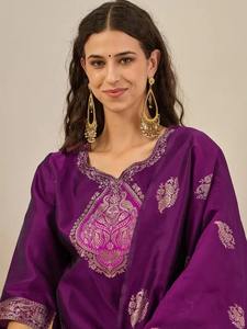 ชุดคุรตะสำหรับผู้หญิง ชุดคุรตีอินเดียปักลาย ชุดพื้นเมืองสำหรับสุภาพสตรี ชุดสามชิ้นสำหรับงานปาร์ตี้ - Product Image 4