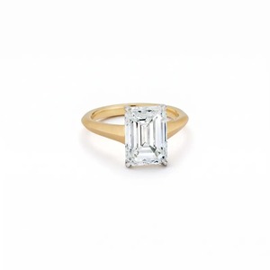 Bague de fiançailles solitaire en diamant de laboratoire taille émeraude 2 carats, bord biseauté, bande en or mat, griffes en platine, certifiée IGI, 14K - Product Image 1