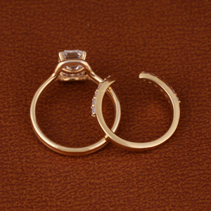 Ensemble de bagues de fiançailles en or massif 14 carats avec diamant de laboratoire taille émeraude de 2 carats et alliance assortie pavée - Product Image 5