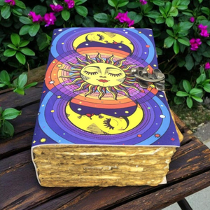 Diario de Cuero Hecho a Mano con Diseño de Sol y Luna, Grimoire Rústico Clásico, Libro de Hechizos Vintage con Motivos Animales, Cuaderno Grueso - Product Image 4