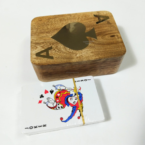 Elegante Caja de Cartas de Juego de Madera Hecha a Mano con Detalles de Latón de Lujo para una Experiencia de Juego Mejorada - Product Image 1