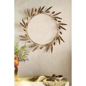 Guirnalda de Lujo con Hojas Doradas y Marco de Espejo, Aro Floral Metálico Hecho a Mano, Decoración Navideña y de Acción de Gracias para Puerta Principal o Pared - Product Image 3