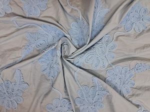 Tissu Popeline Dori Brodé de Qualité Supérieure en Gros – Motif Floral 3D Élégant avec Cordage pour la Mode et la Décoration Intérieure - Product Image 3