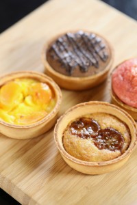 Vente en gros de tartelettes au lait et aux œufs surgelées de haute qualité, préparées à la main, YA02 420G, pour boulangeries, HALAL, OEM/ODM, prix attractif - Product Image 5