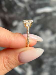 Bague de fiançailles en moissanite taille radiant, or massif 14 carats, trois pierres, bijoux fins pour femme, idéale pour les fêtes et les cadeaux – Nouveauté très prisée - Product Image 3