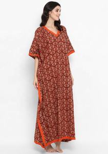 ชุดเดรสผ้าฝ้ายคอวียาวถึงพื้นพิมพ์ลายดอกไม้ธรรมชาติบล็อกด้วยมือสีแดงเข้มสีส้ม - Product Image 3