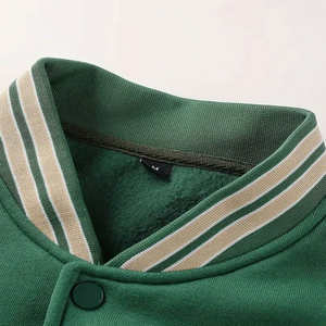 Veste de sport vintage pour homme, design brodé vert, col montant, tissu enduit sur le devant, couleurs et tailles personnalisables pour hommes - Product Image 3