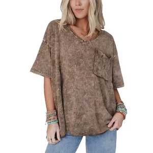 T-shirt décontracté personnalisé pour femme, col en V, manches courtes, coupe ample, couleur unie, style bohème, en coton lavé avec poche - Product Image 3