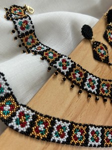 Collar de cuentas geométricas de lujo con incrustaciones de perlas de imitación y diamantes de imitación para joyería de moda étnica femenina de UO INDIA - Product Image 6