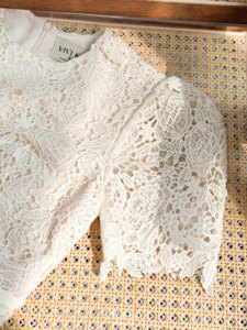 Blusa de Mujer con Encaje, Manga Corta Abullonada, Cuello Redondo, Cintura Ajustada, Estilo Casual de Primavera/Verano, ODM AMELIA - Product Image 6