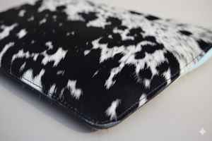 Housse de protection pour ordinateur portable en cuir véritable fait main, grande capacité, fine, avec poils de bétail, modèle LHNS-0007 - Product Image 5