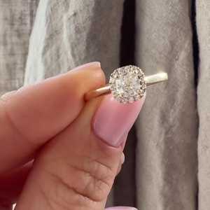 Bague en diamant de laboratoire taille coussin de 0,60 carat certifiée IGI, or massif 14 carats, micro-sertissage délicat, prix d'usine B2B en gros - Product Image 1