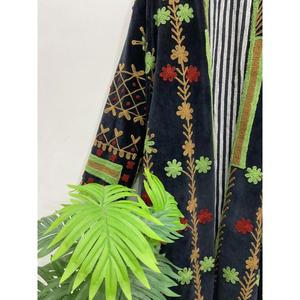 เสื้อแจ็คเก็ตยาวผ้ากำมะหยี่ปักลายดอกไม้สีดำพรีเมียม สไตล์โบฮีเมียน แขนยาว คอตั้ง เสื้อคลุมสำหรับผู้หญิงช่วงฤดูใบไม้ร่วง - Product Image 3