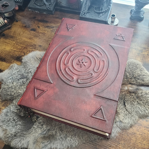 Diario de cuero repujado hecho a mano con tapa dura, Círculo de Hécate y los Cuatro Elementos, Libro en blanco antiguo, Cuaderno Grimoire Gótico - Product Image 2