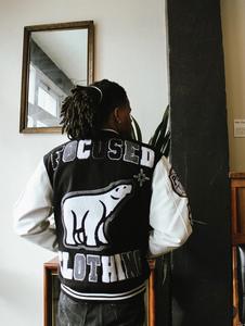 Veste universitaire personnalisée de haute qualité en laine épaisse d'hiver avec patch brodé, streetwear pour hommes, noir et blanc, style Letterman - Product Image 3