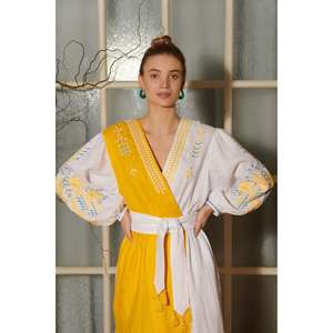 Kurti Largo de Lino Bordado en Amarillo y Blanco para Mujer, Ecológico, Lavable, con Cinturón, de Manga Larga, al por Mayor - Product Image 2