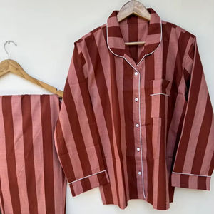 ชุดนอนผู้หญิงลายสัตว์ Naaz Textile เนื้อผ้านุ่ม ระบายอากาศดี เหมาะสำหรับใส่พักผ่อน/นอนหลับในฤดูร้อน ชุดนอนผ้าฝ้าย - Product Image 1