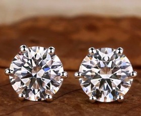 Clous d'oreilles à visser en diamant créé de haute qualité, accessoires de mariée élégants, design de bijoux raffiné pour femmes, événements spéciaux - Product Image 1