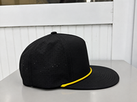 Casquette Snapback à 5 Panneaux à Visière Plate Perforée Découpée au Laser avec Logo Personnalisé et Cordon, Fabriquée au Vietnam, Style Sportif Confortable